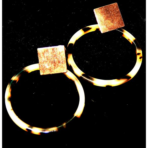 New Classic Resin Tortoise Shell  Hoop With Metal Post Earring - Picture 2 of 6